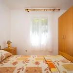 1 Bedroom Stunning In Apartment *