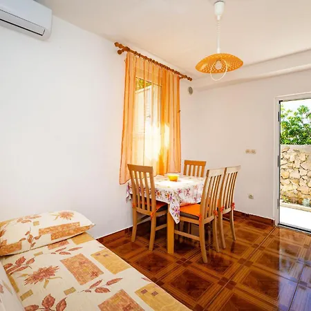 Appartamento Gorgeous In With Wifi Ražanac